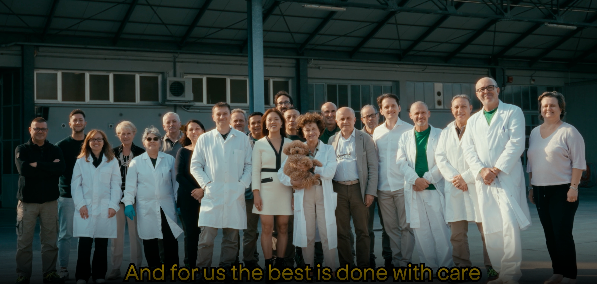 Carica il video: About broono (story, values, who we are)